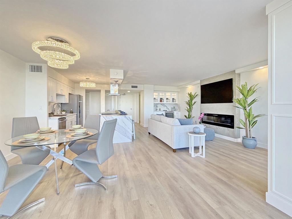 1820 Avenida Del Mundo 208