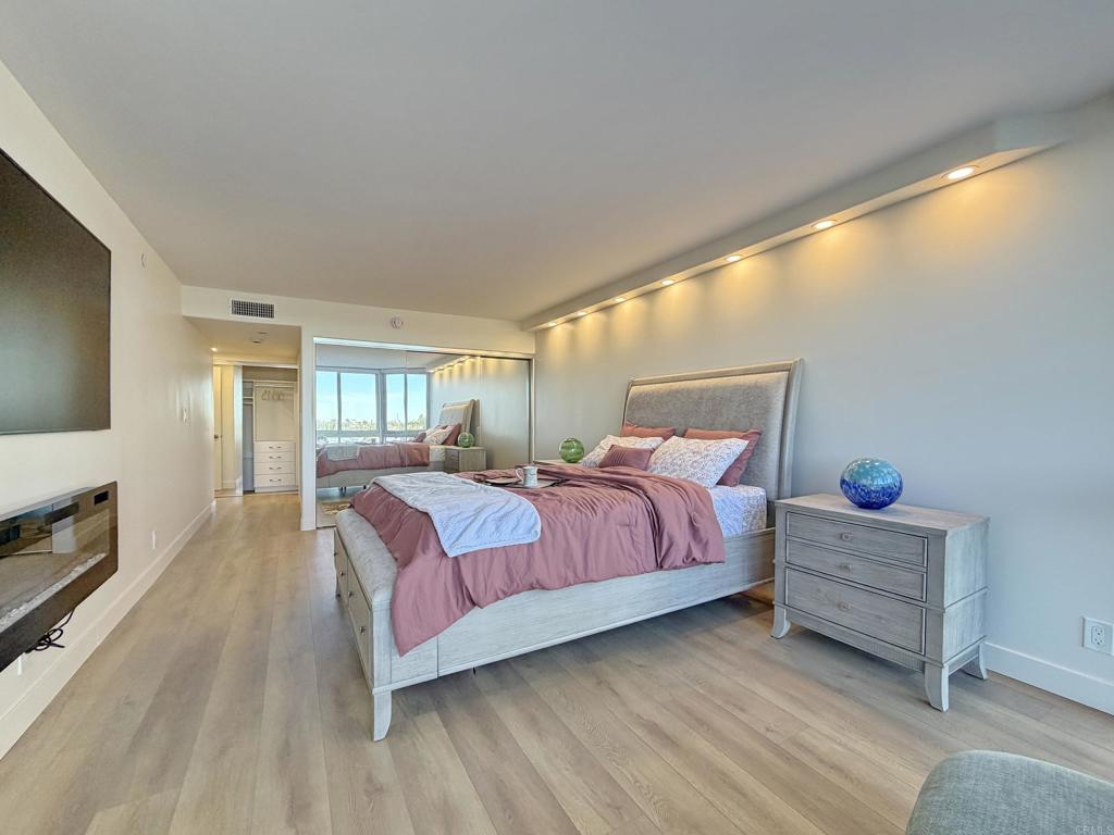 1820 Avenida Del Mundo 208