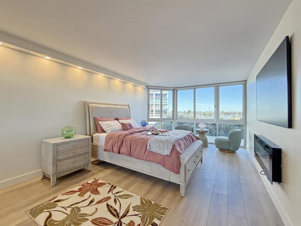 1820 Avenida Del Mundo 208