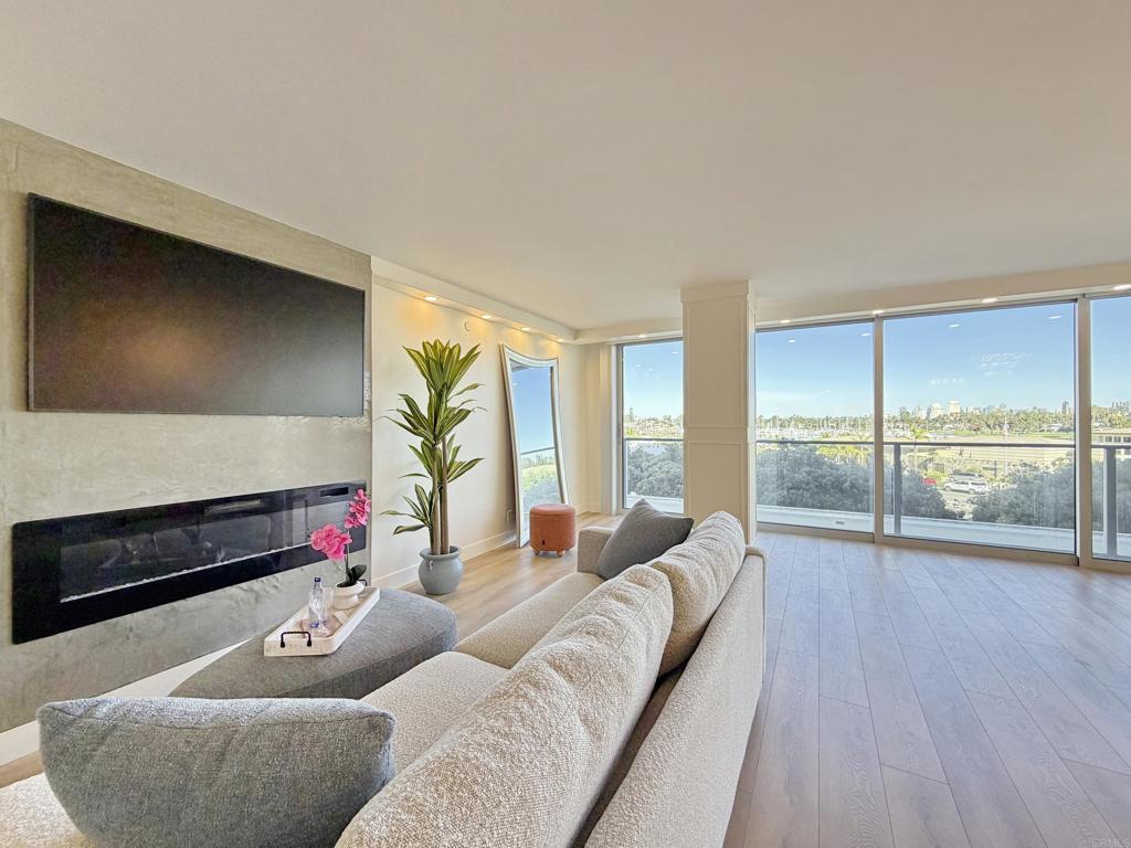 1820 Avenida Del Mundo 208