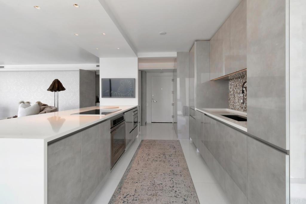 1760 Avenida Del Mundo 504