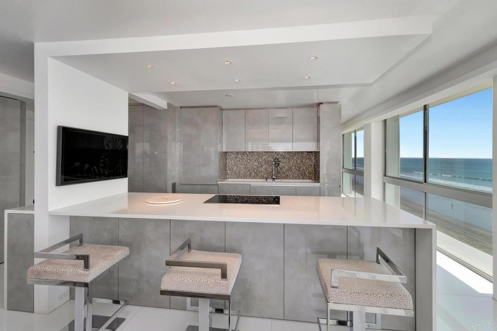 1760 Avenida Del Mundo 504