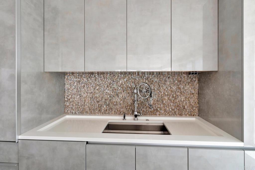 1760 Avenida Del Mundo 504