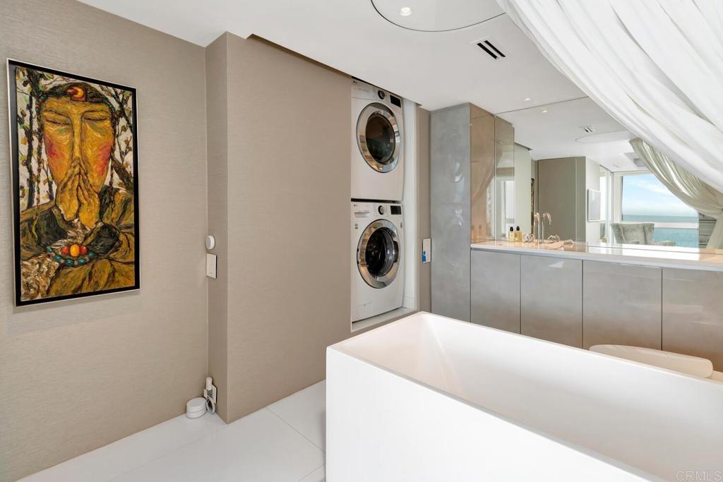 1760 Avenida Del Mundo 504