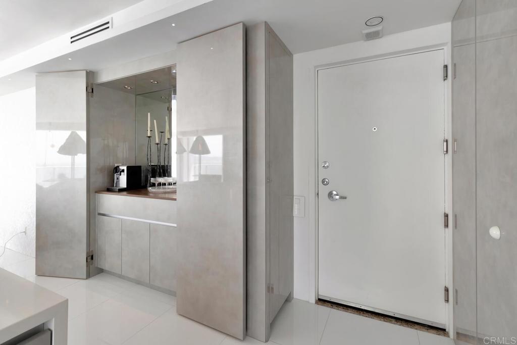 1760 Avenida Del Mundo 504