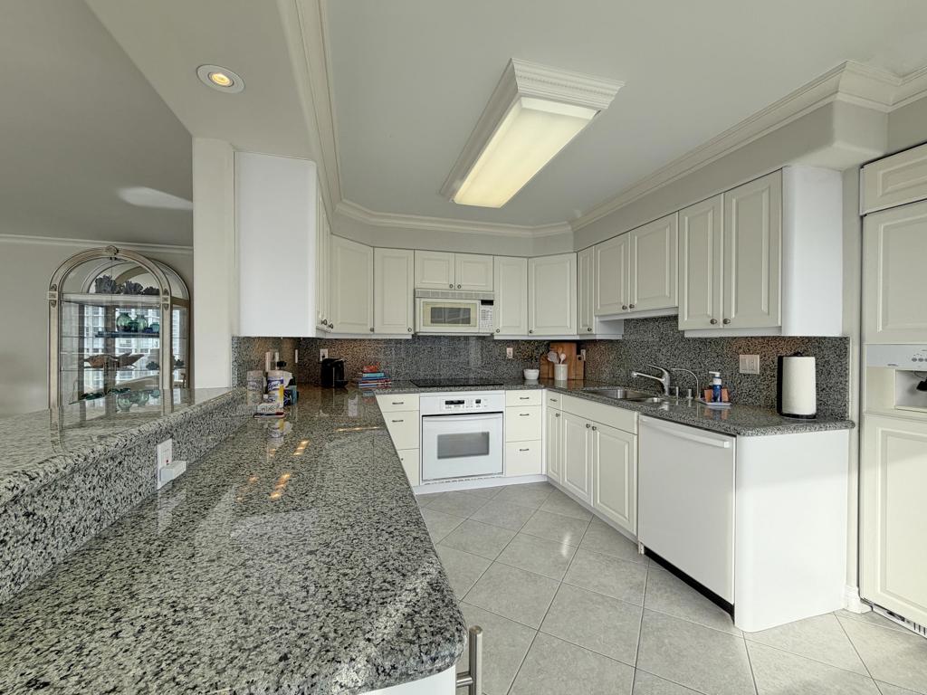 1770 Avenida Del Mundo 809