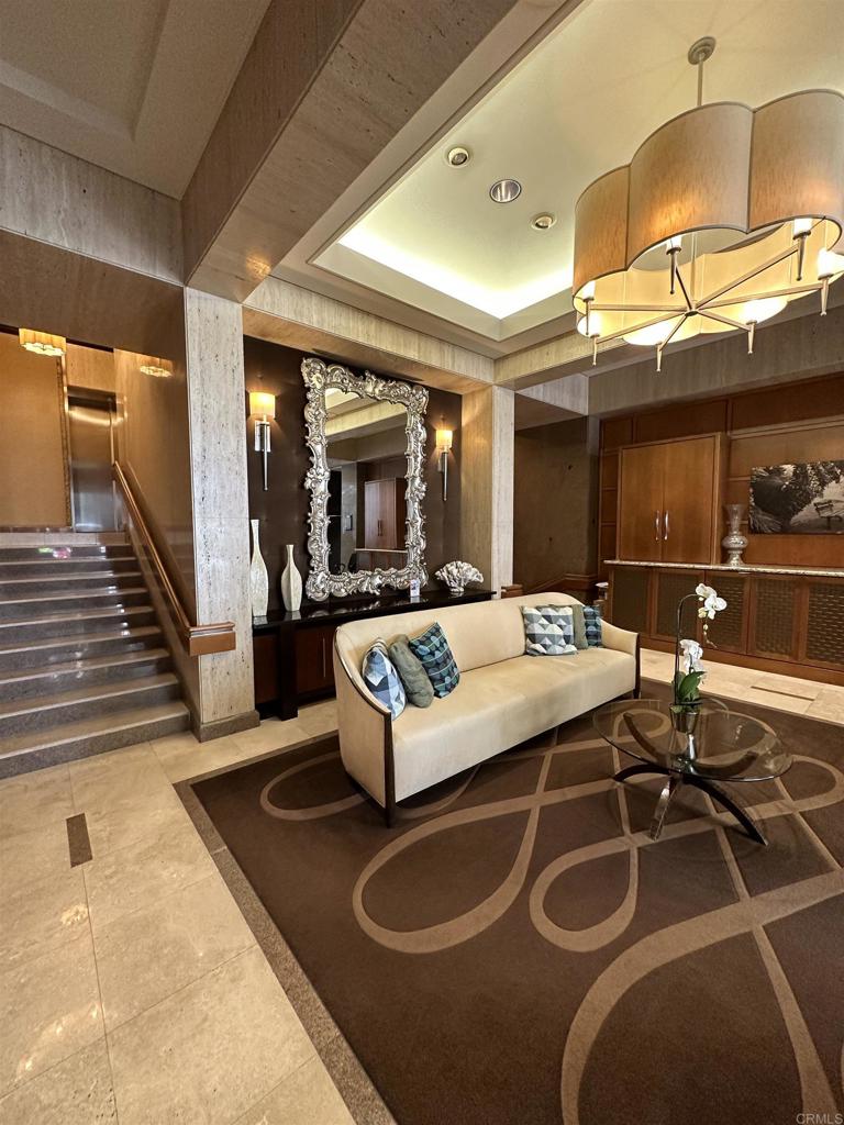 1760 Avenida del mundo 406