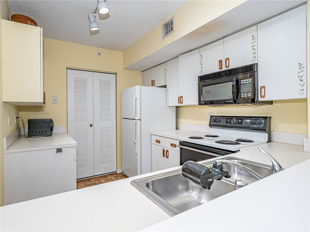 1640 N 42nd Circle 111