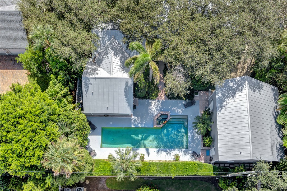 985 Riomar Drive