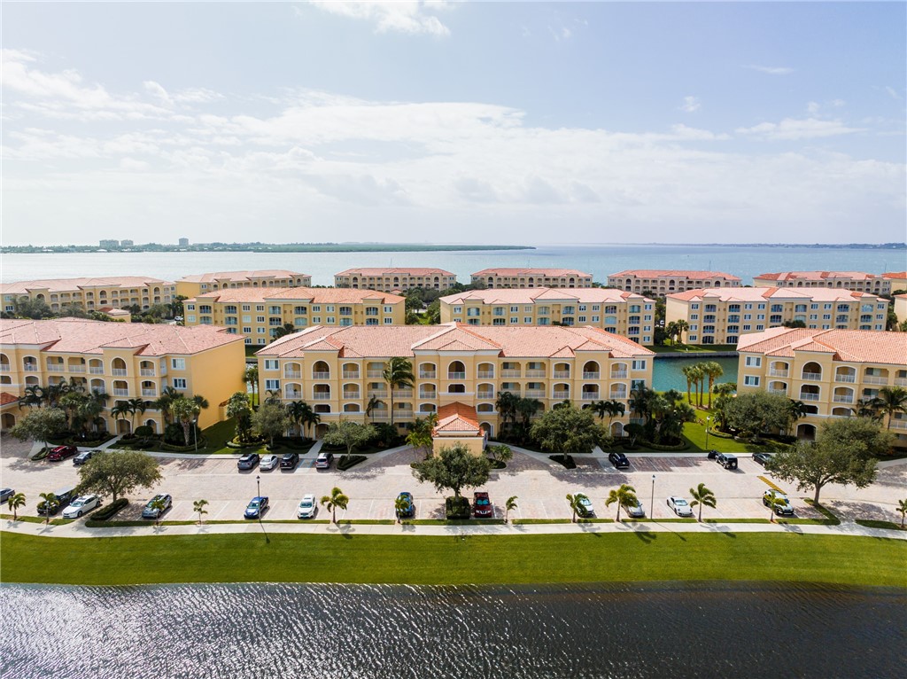 7 Harbour Isle Drive E PH04