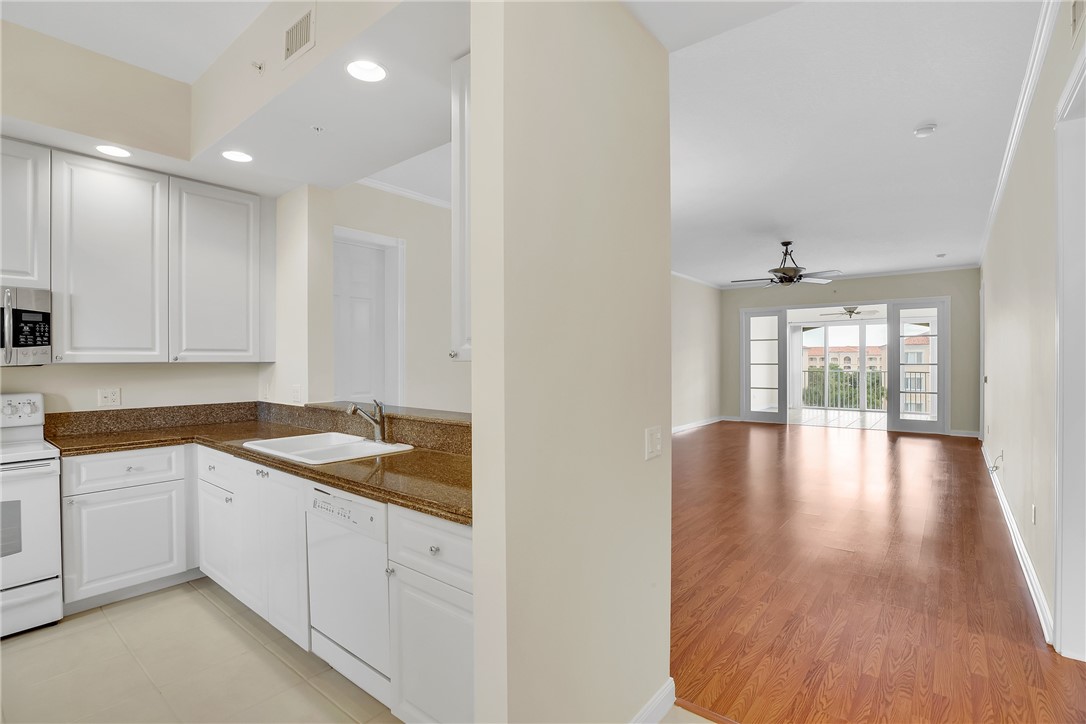 7 Harbour Isle Drive E PH04
