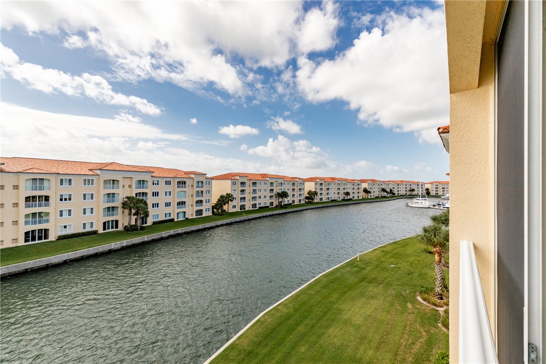 7 Harbour Isle Drive E PH04