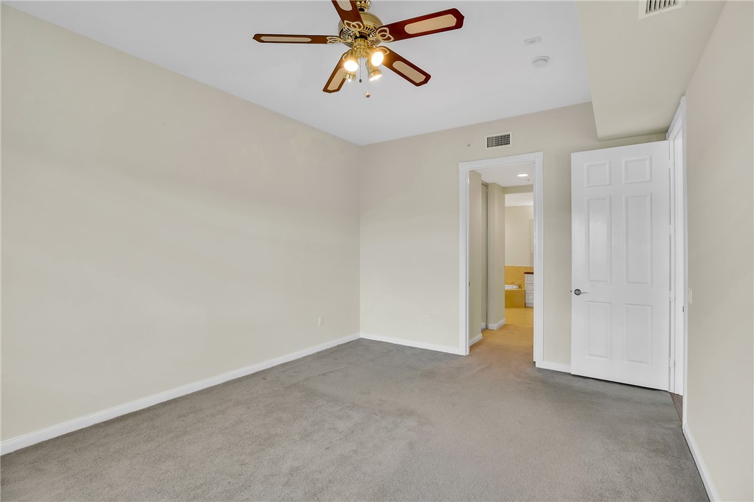 7 Harbour Isle Drive E PH04