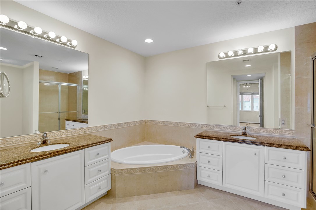 7 Harbour Isle Drive E PH04