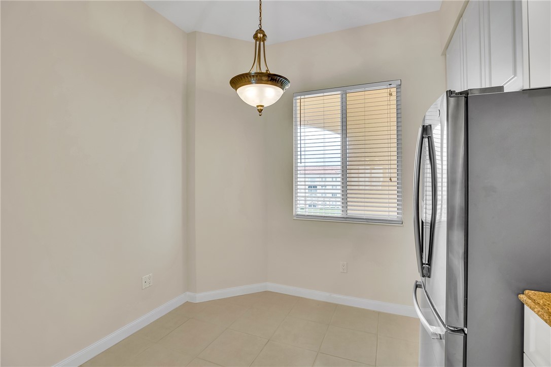 7 Harbour Isle Drive E PH04