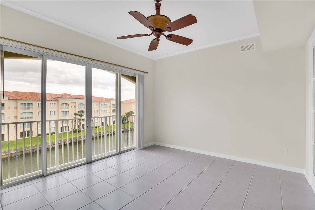 7 Harbour Isle Drive E PH04