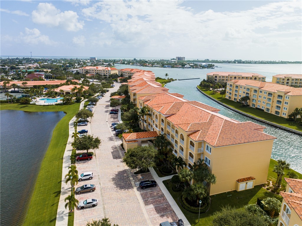 7 Harbour Isle Drive E PH04