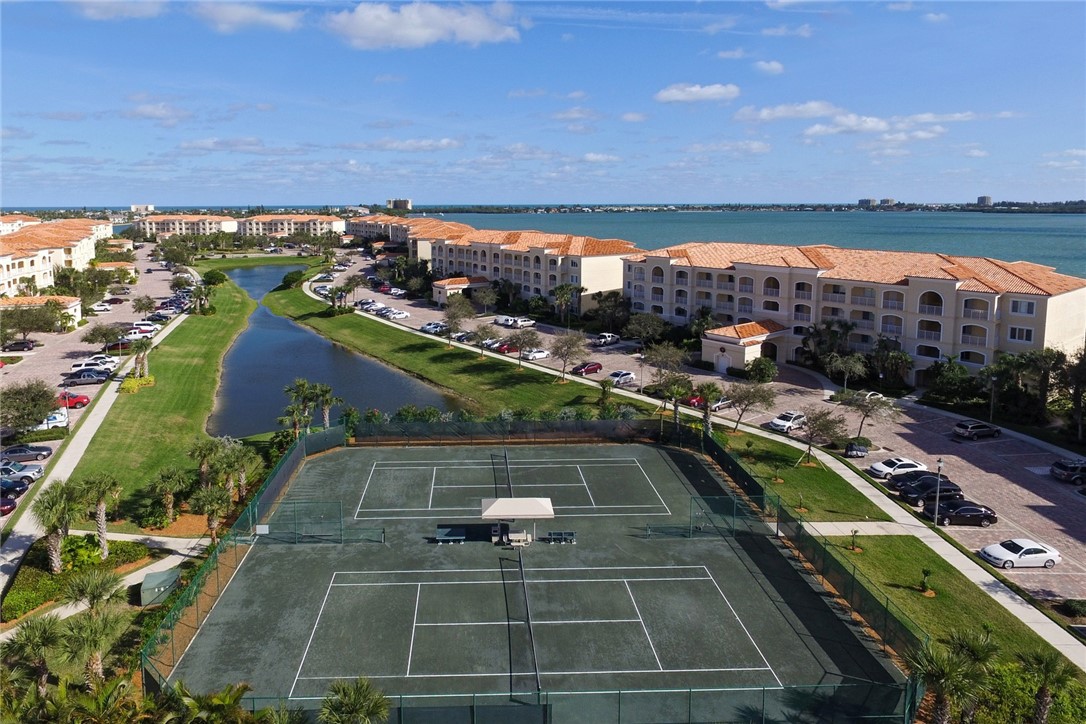 7 Harbour Isle Drive E PH04