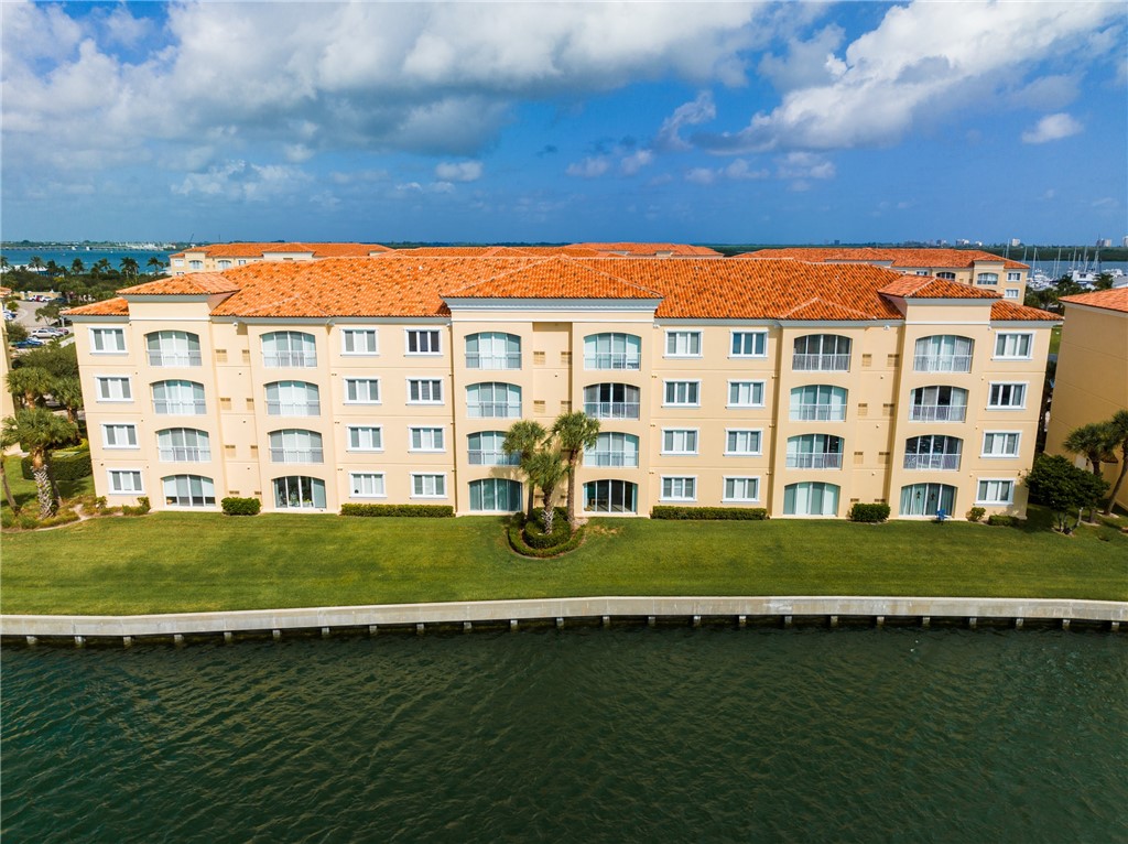 7 Harbour Isle Drive E PH04