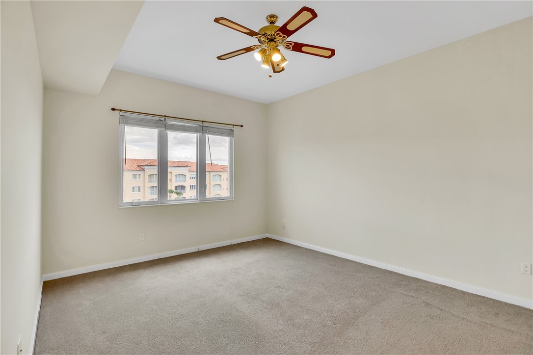 7 Harbour Isle Drive E PH04