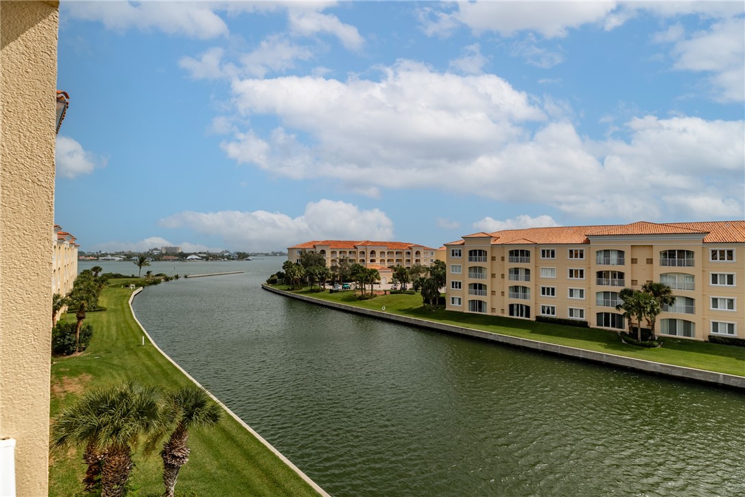 6 Harbour Isle Drive E PH05