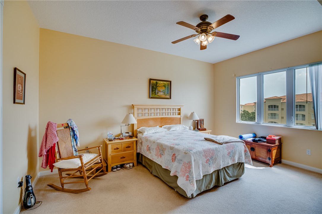 6 Harbour Isle Drive E PH05