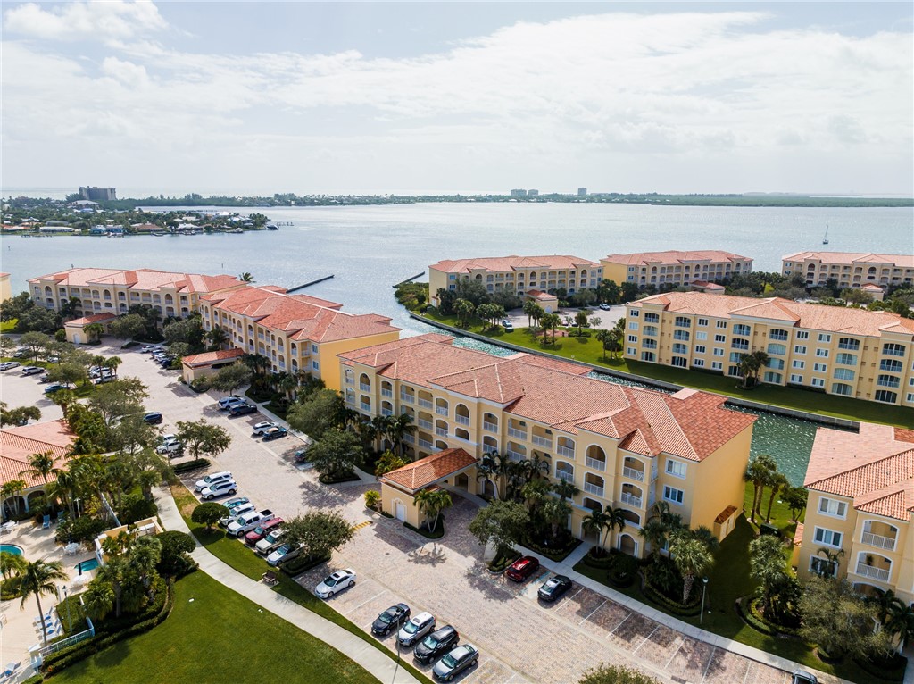 6 Harbour Isle Drive E PH05