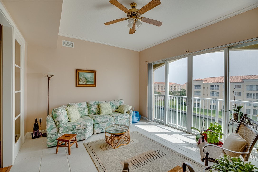 6 Harbour Isle Drive E PH05