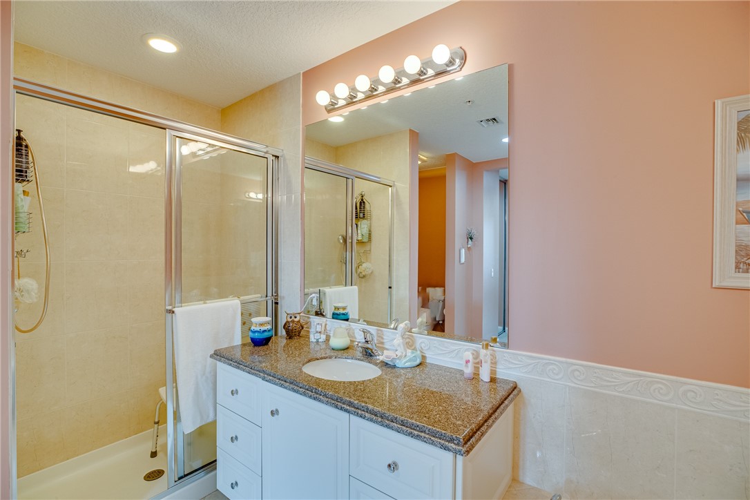 6 Harbour Isle Drive E PH05