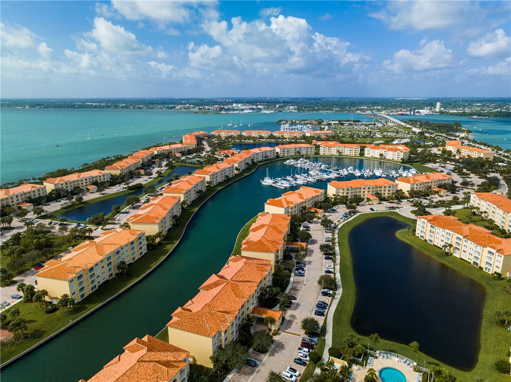 6 Harbour Isle Drive E PH05