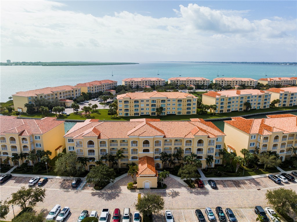 6 Harbour Isle Drive E PH05