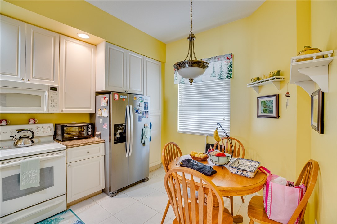 6 Harbour Isle Drive E PH05