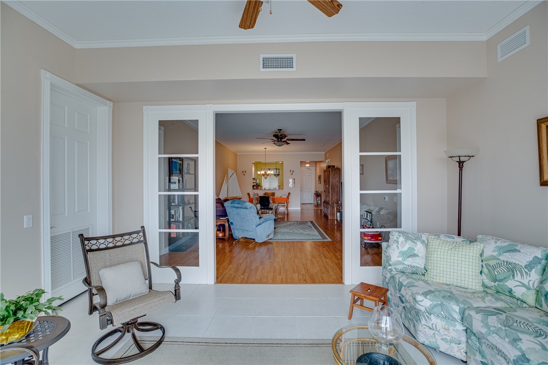 6 Harbour Isle Drive E PH05