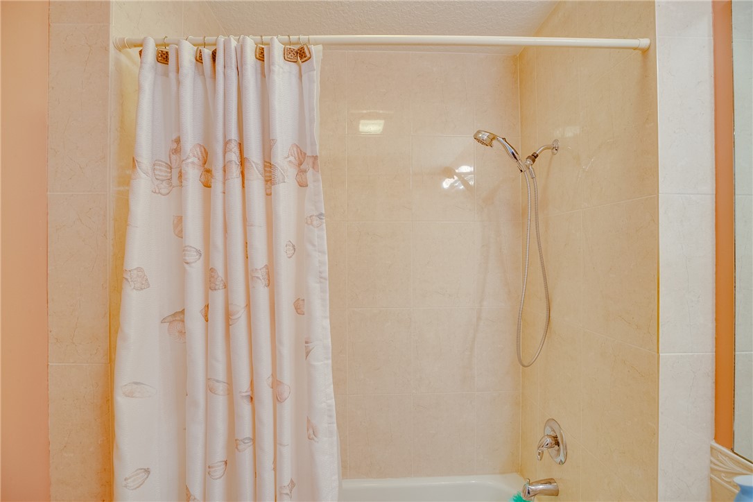6 Harbour Isle Drive E PH05