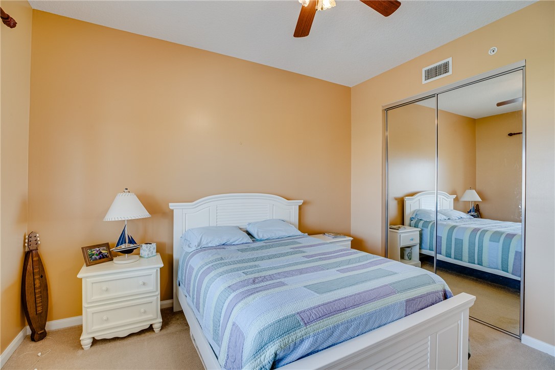 6 Harbour Isle Drive E PH05