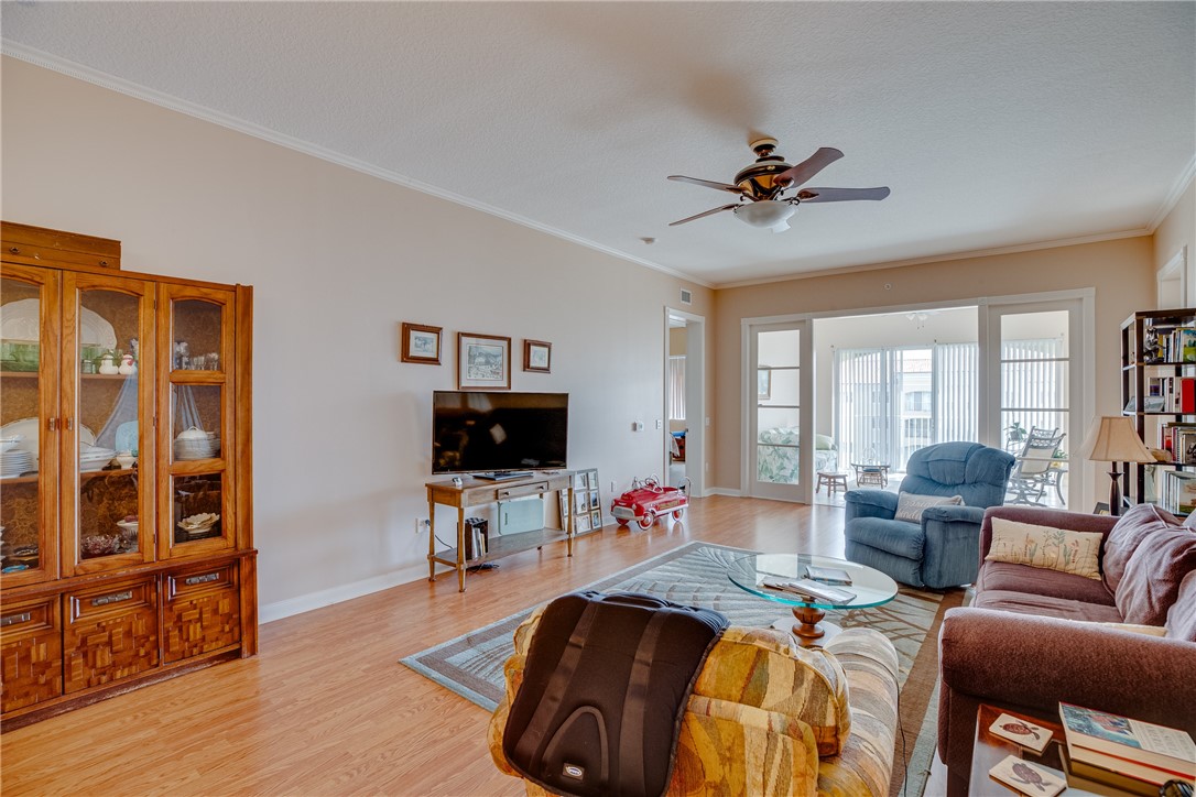 6 Harbour Isle Drive E PH05