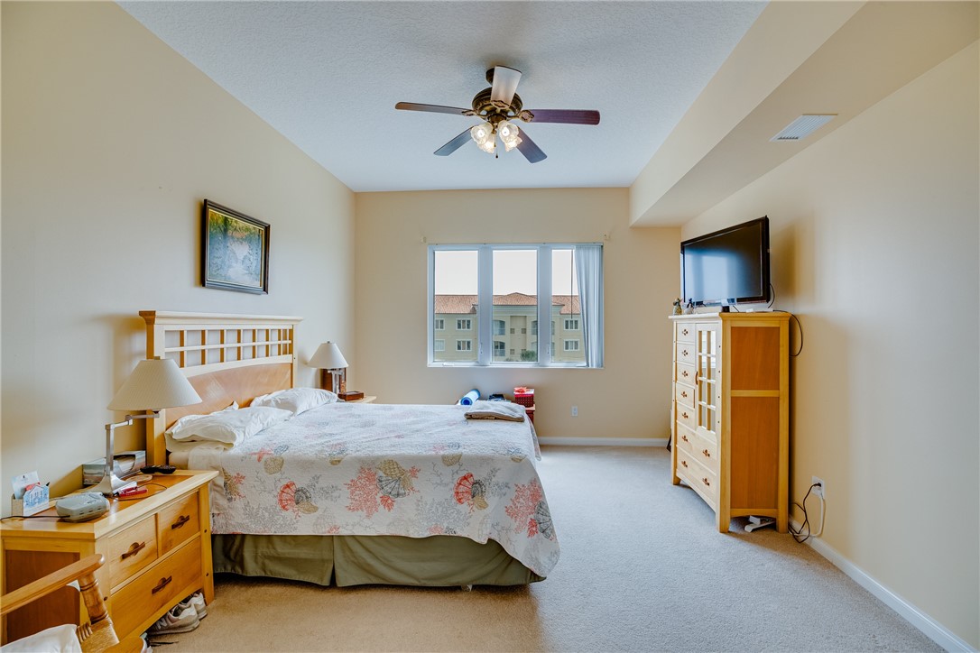 6 Harbour Isle Drive E PH05