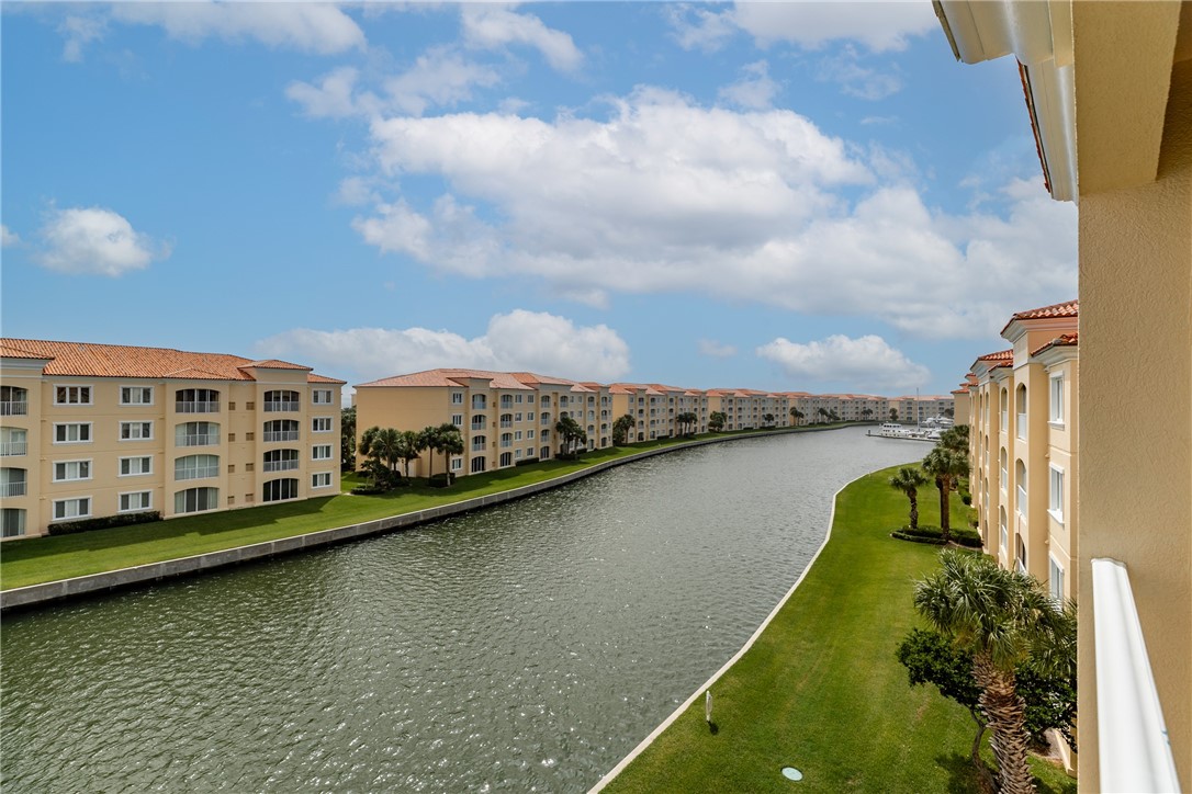 6 Harbour Isle Drive E PH05