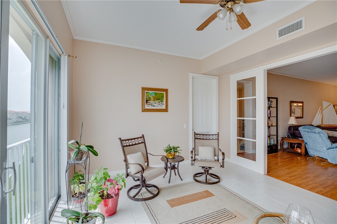 6 Harbour Isle Drive E PH05