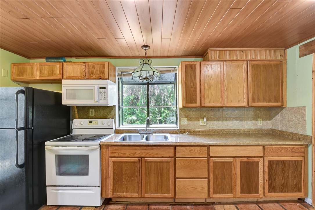 3362 Selvitz Road