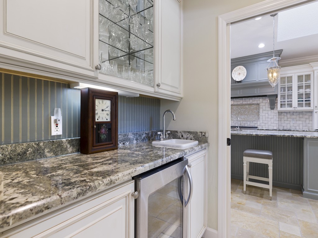 21 S White Jewel Court