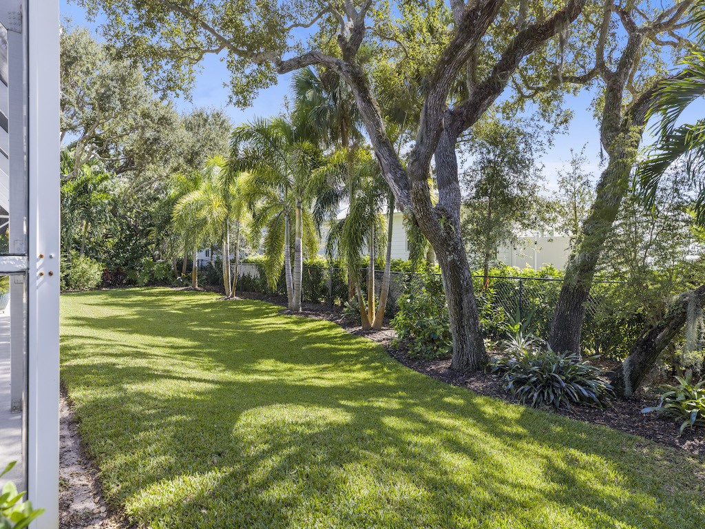 21 S White Jewel Court