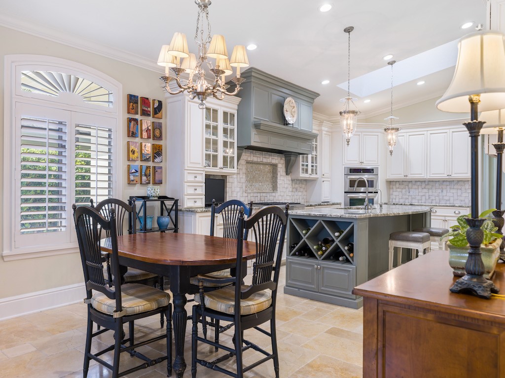 21 S White Jewel Court
