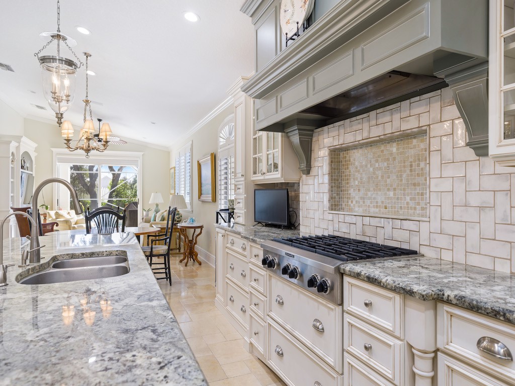 21 S White Jewel Court