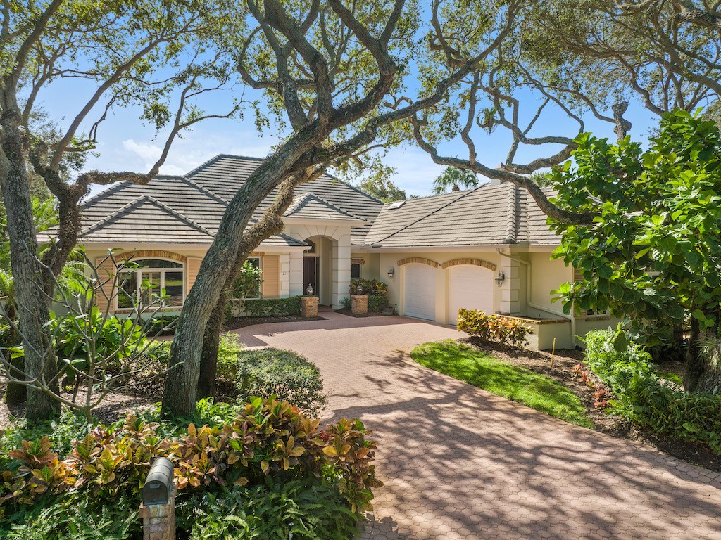 21 S White Jewel Court