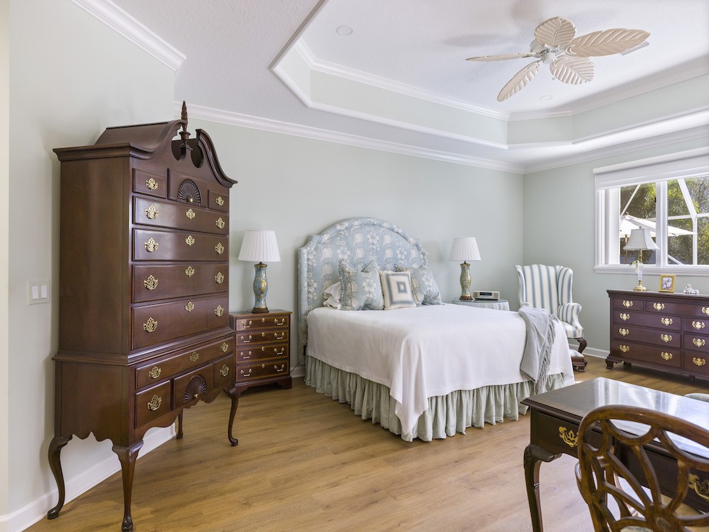 21 S White Jewel Court