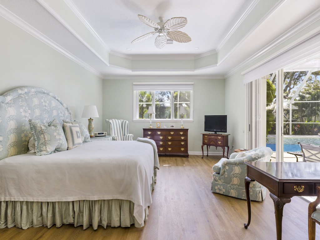 21 S White Jewel Court