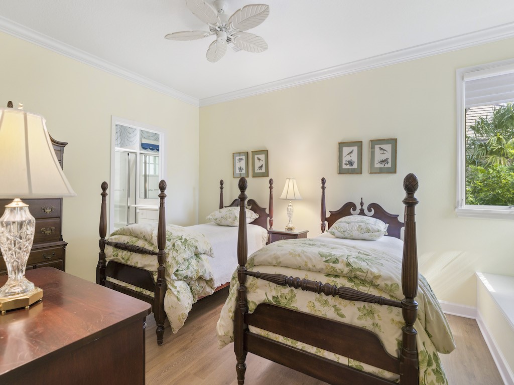21 S White Jewel Court