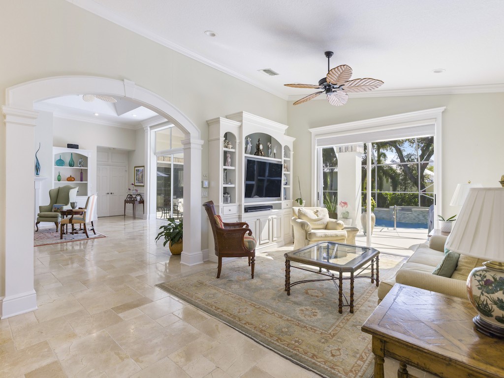 21 S White Jewel Court