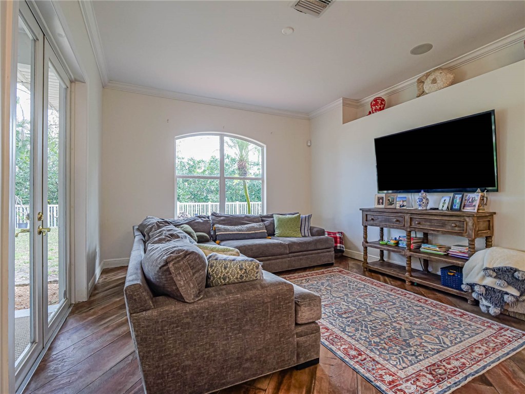 360 40th Court SW